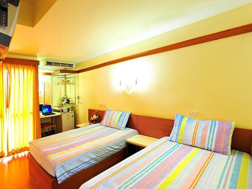 Mad Monkey Hostel Bangkok Exterior photo