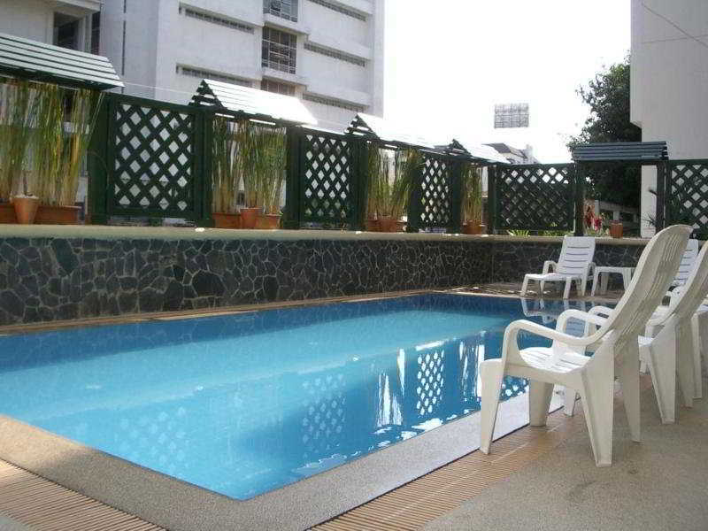 Mad Monkey Hostel Bangkok Exterior photo