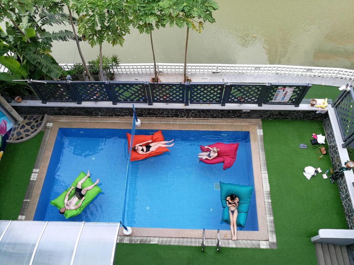Mad Monkey Hostel Bangkok Exterior photo