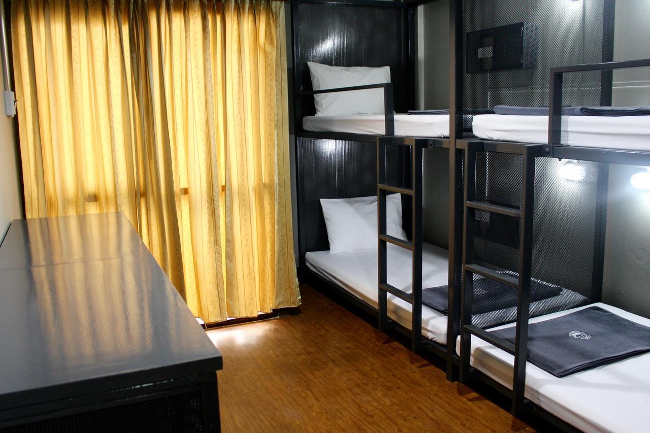 Mad Monkey Hostel Bangkok Exterior photo