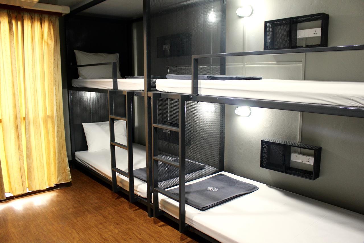 Mad Monkey Hostel Bangkok Exterior photo