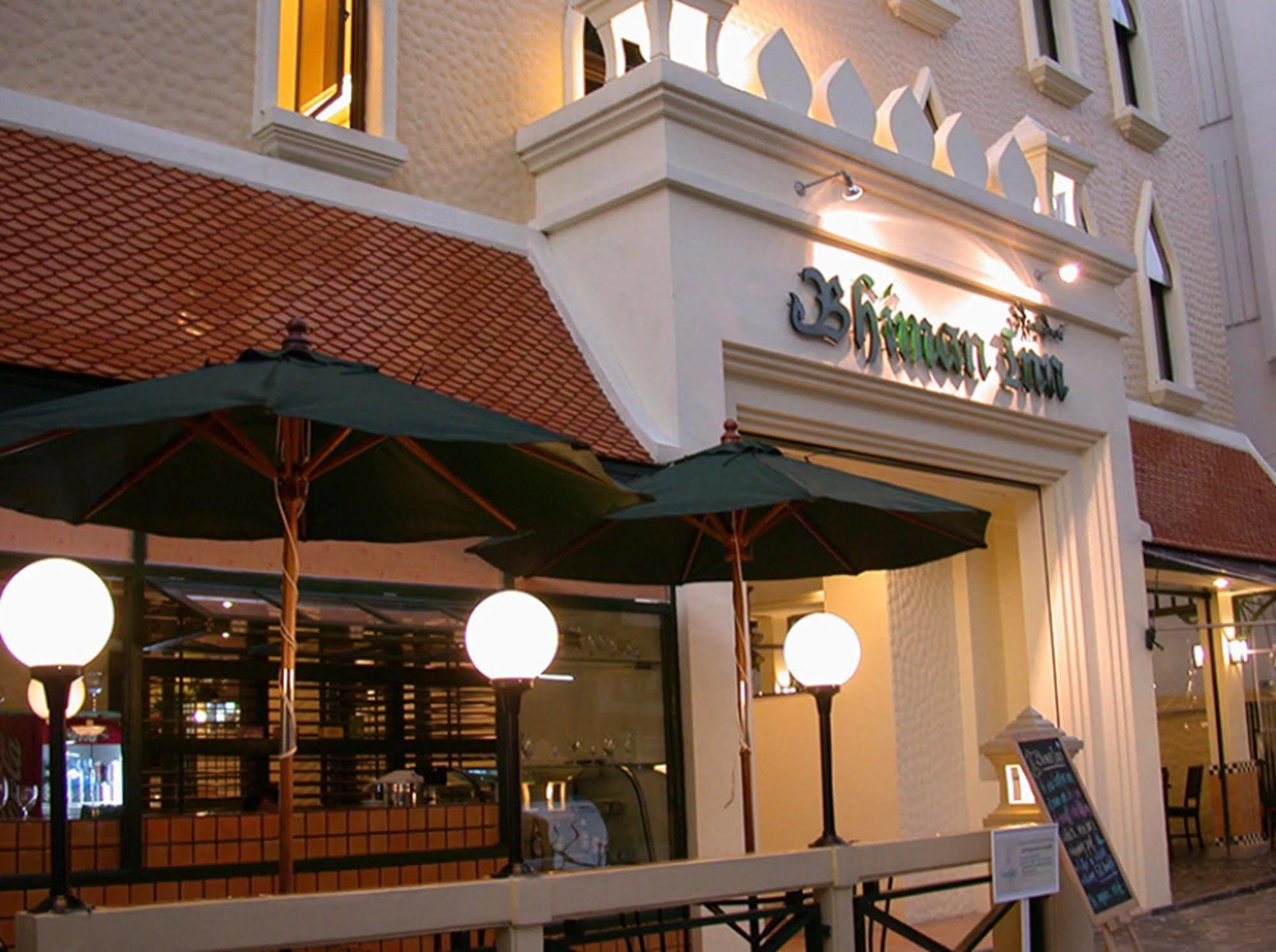 Mad Monkey Hostel Bangkok Exterior photo
