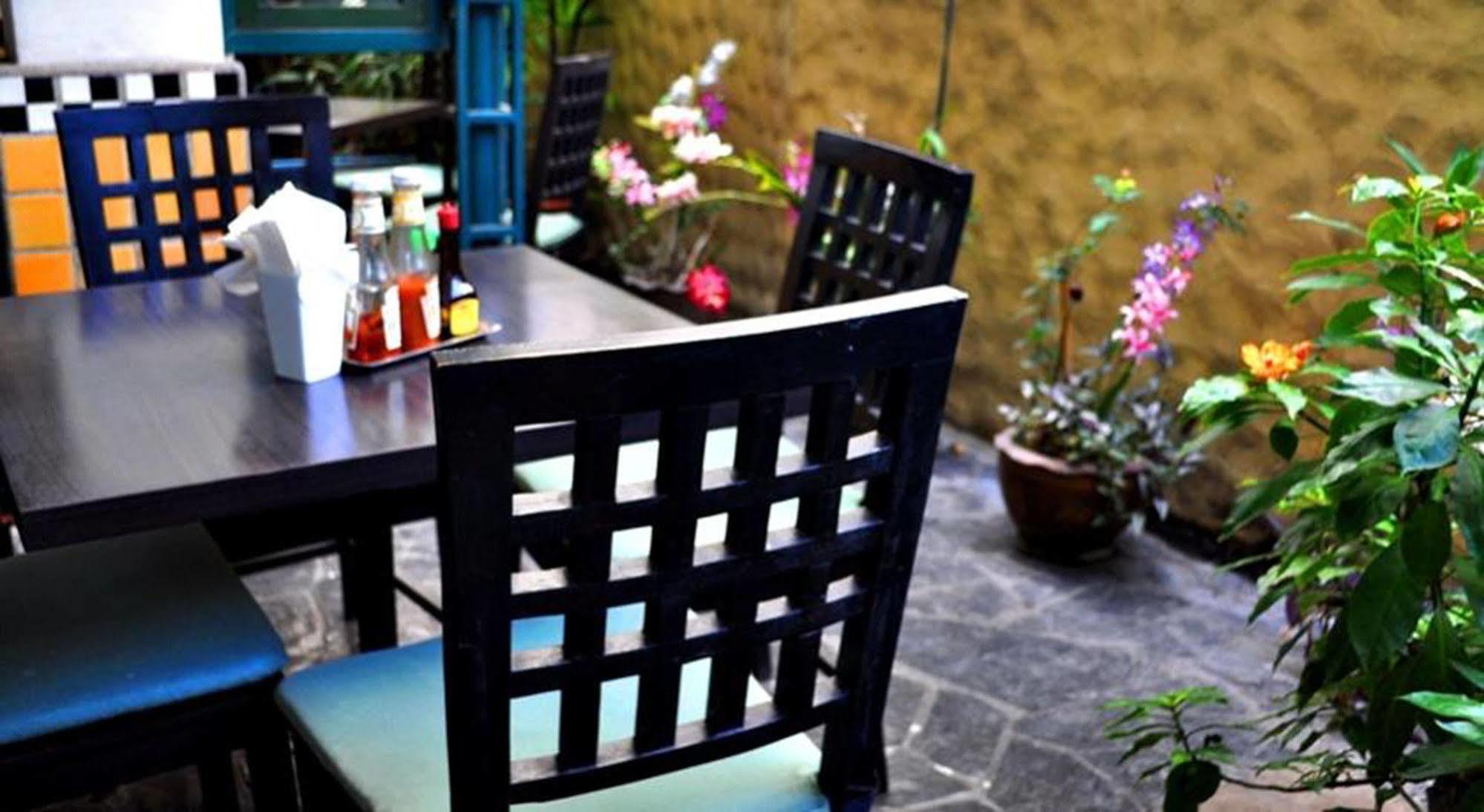 Mad Monkey Hostel Bangkok Exterior photo