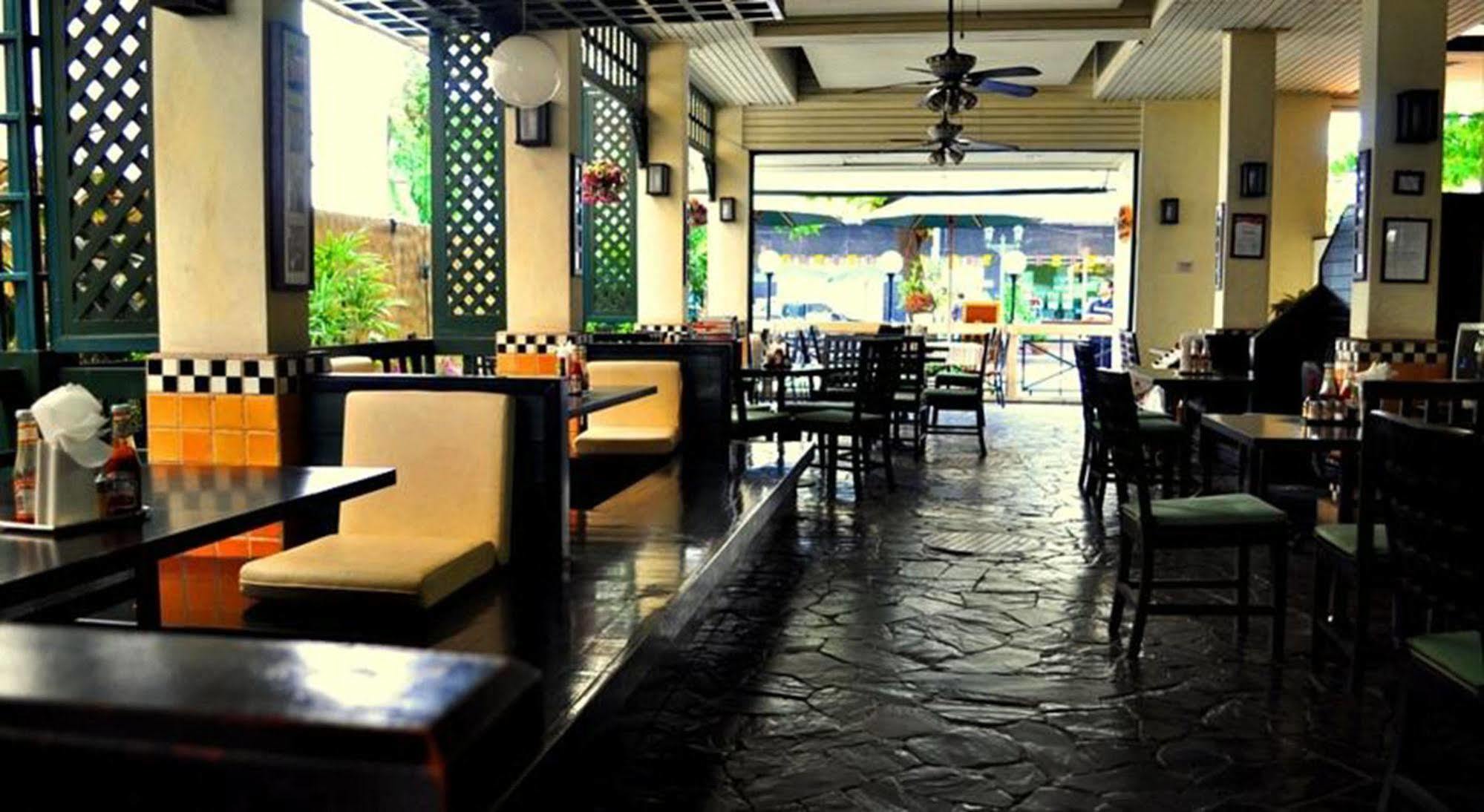 Mad Monkey Hostel Bangkok Exterior photo