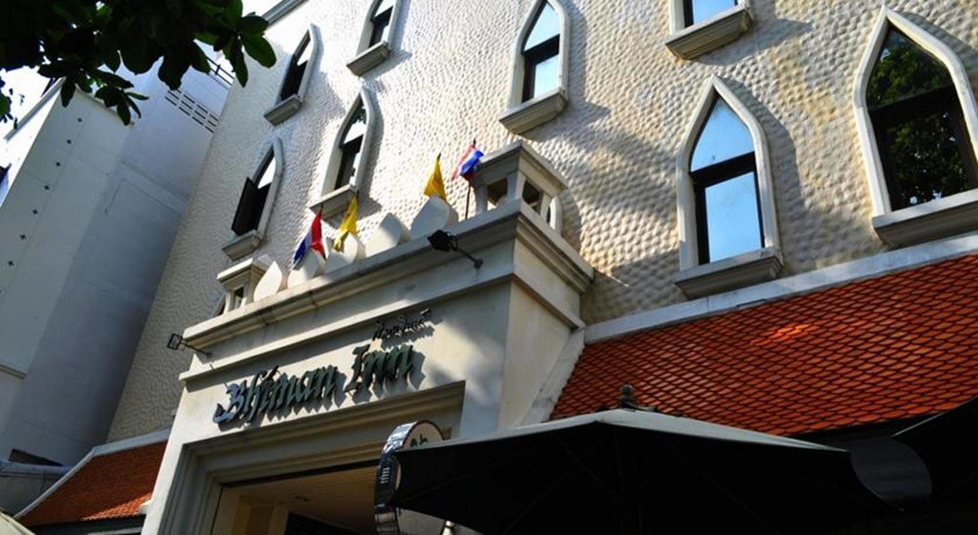 Mad Monkey Hostel Bangkok Exterior photo
