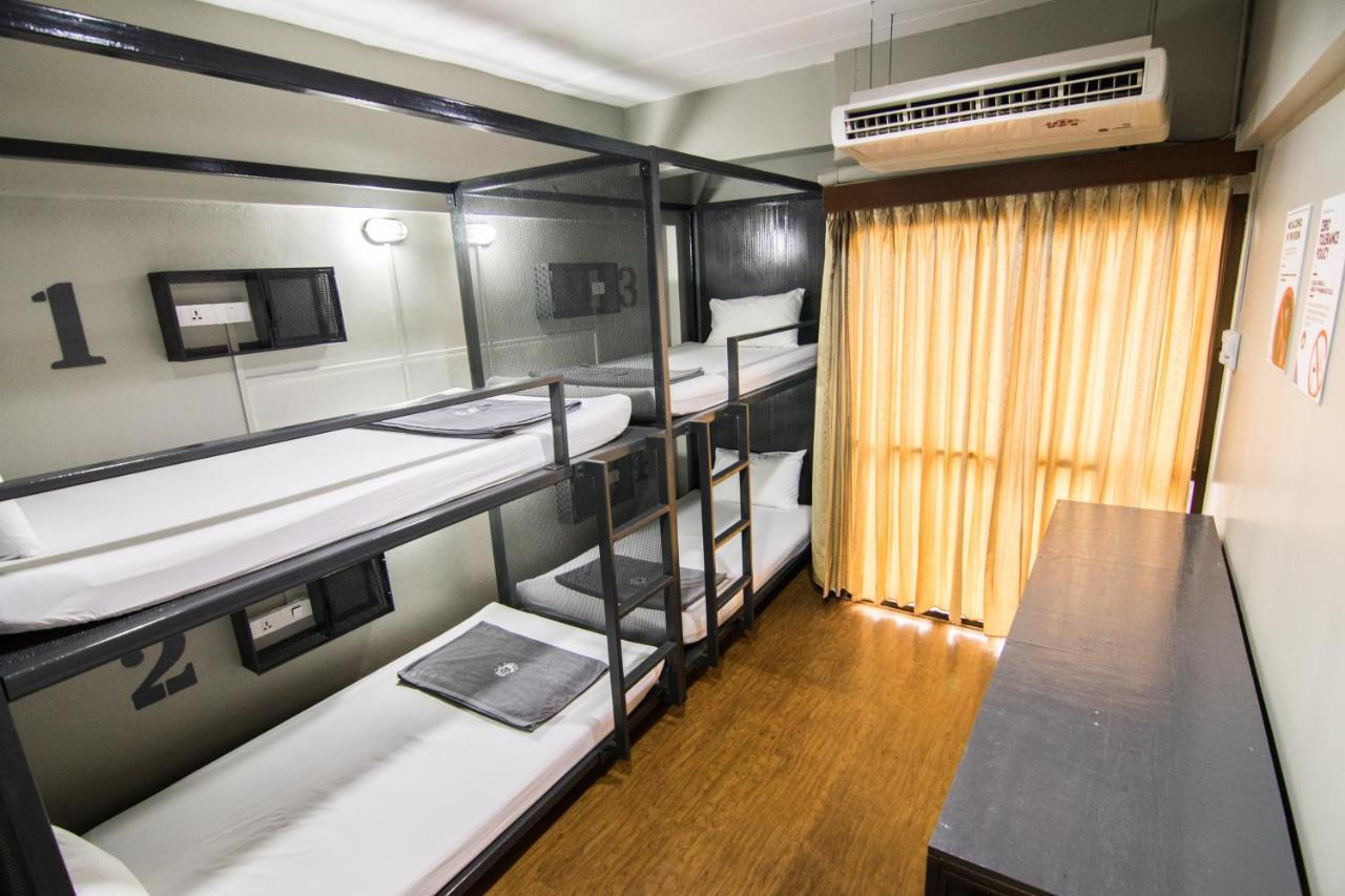 Mad Monkey Hostel Bangkok Exterior photo