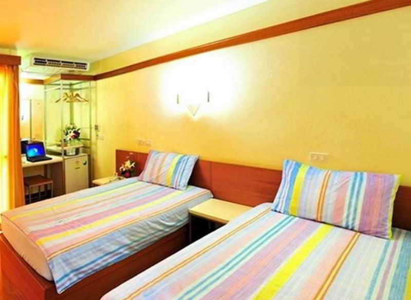 Mad Monkey Hostel Bangkok Exterior photo